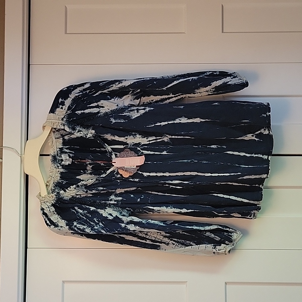 Knox Rose, size L top.  beautiful navy/blue shibori type print,